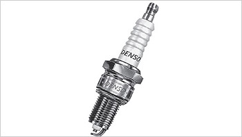 キャブレターのセッティングはプラグのチェックから